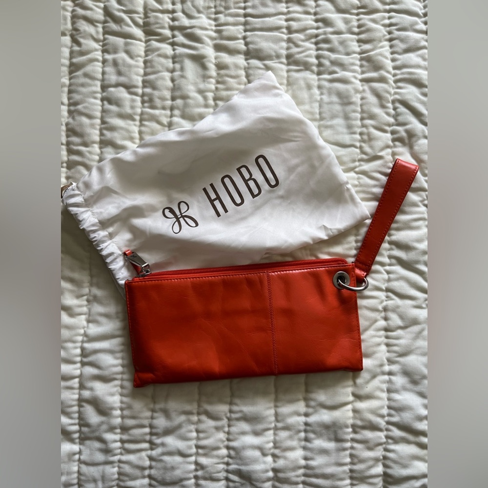 Hobo Vida orange wristlet